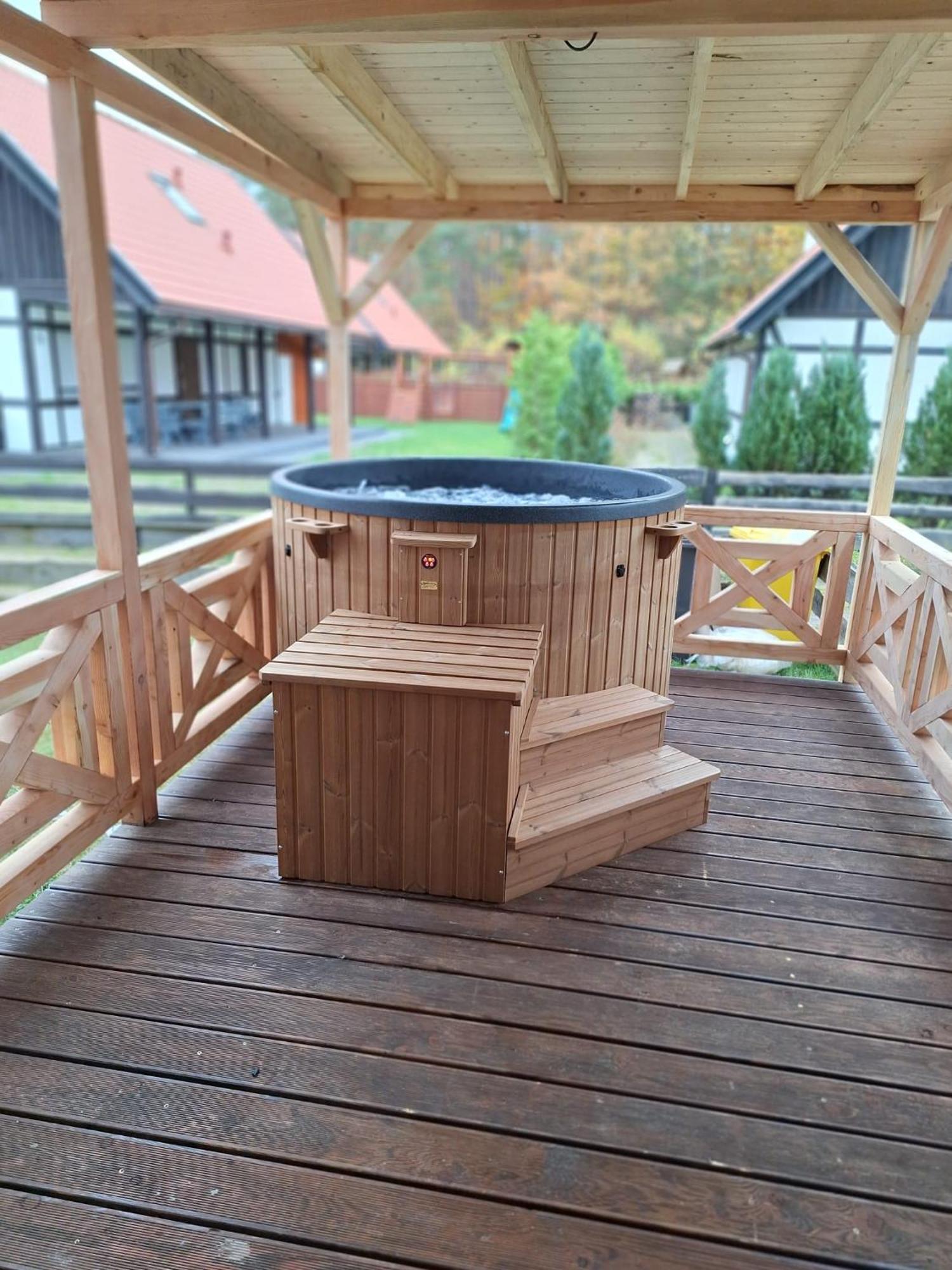 Pastelowy Domek Z Balia Elektryczna Z Jacuzzi Zalakowo Exterior foto